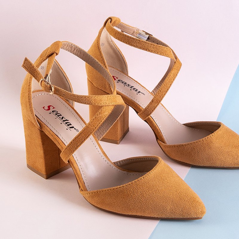 Brown pumps on the Baressa post - Footwear