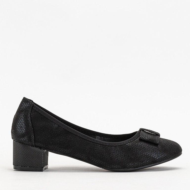 Black women's pumps with Vetina bow and embossing - Footwear