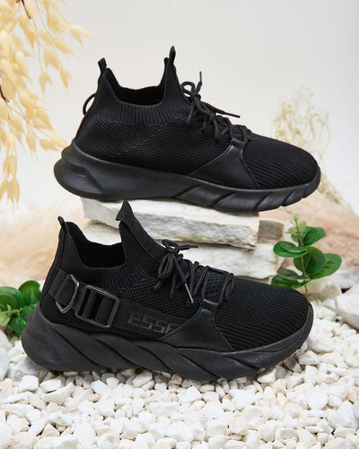 Esmeralda Melnas Kedas uz Zema Papēža