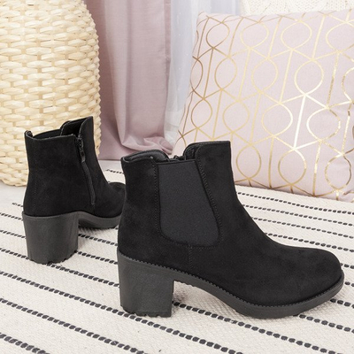 Black boots on a higher post Saviene - Footwear