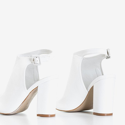 White sandals on the post with a Jeuni upper - Footwear 1