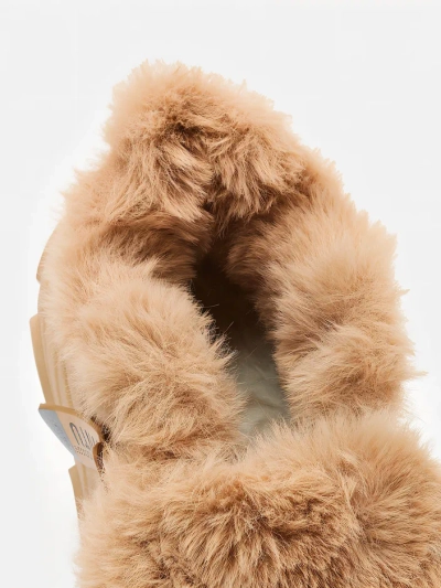 Royalfashion Women's sporty sneakers with fur Nonuas
