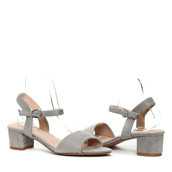 Szare sandały na niskim słupku- Obuwie