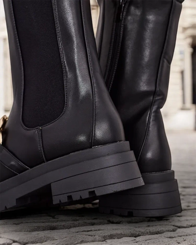 Женские сапоги Royalfashion Romur из искусственной кожи. Высокие женские сапоги из экологической кожи. Модель застегивается на молнию, внутри подкладка из теплого тканевого материала, подошва резиновая. Дополнительно есть гибкий вставка на боковой стороне