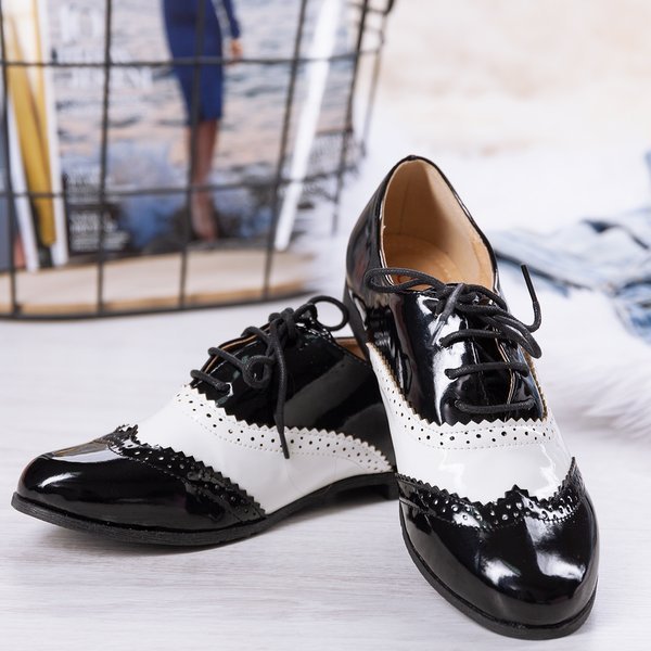 Czarno - białe półbuty w stylu retro Chaplin - Obuwie