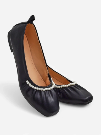 Baleriny Callisto Nero – Czarne baleriny z ekoskóry z perełkami, płaski obcas