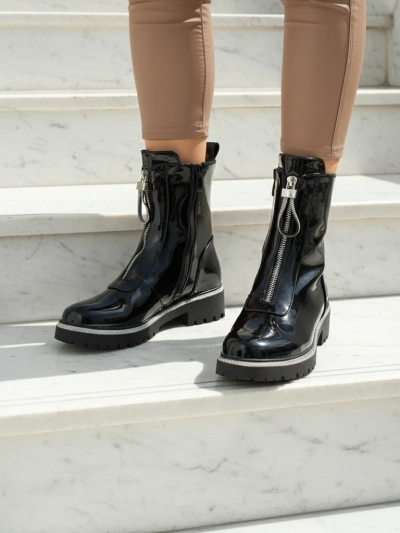 Lakierowane eko skórzane botki damskie z cyrkoniami Nuvina