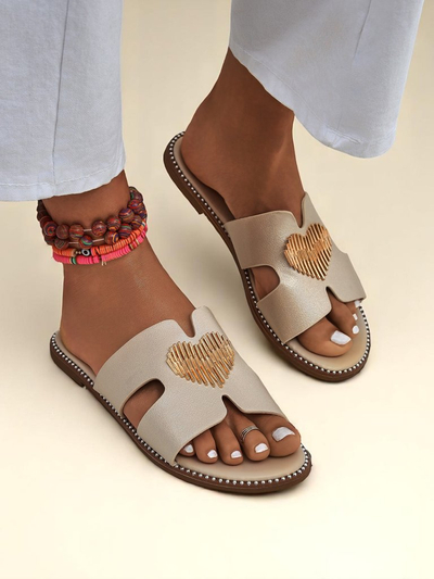 Royalfashion Damskie klapki na płaskiej podeszwie Heart Chic