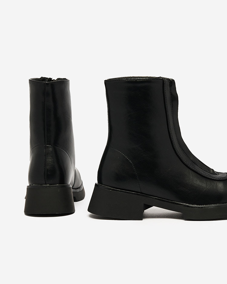 Royalfashion Women's flat heeled boots in black Etiuse