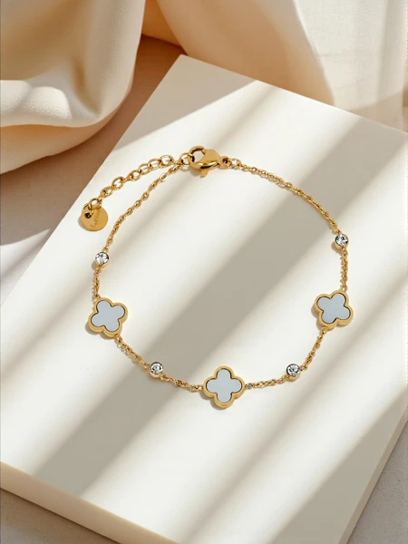Aurelia Bianca Bracelet with Flowers in White Pearl Shade, Gold-Plated