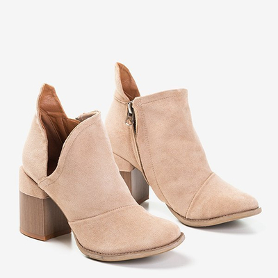 Beige women's boots on a post with cutouts Cintura - Footwear