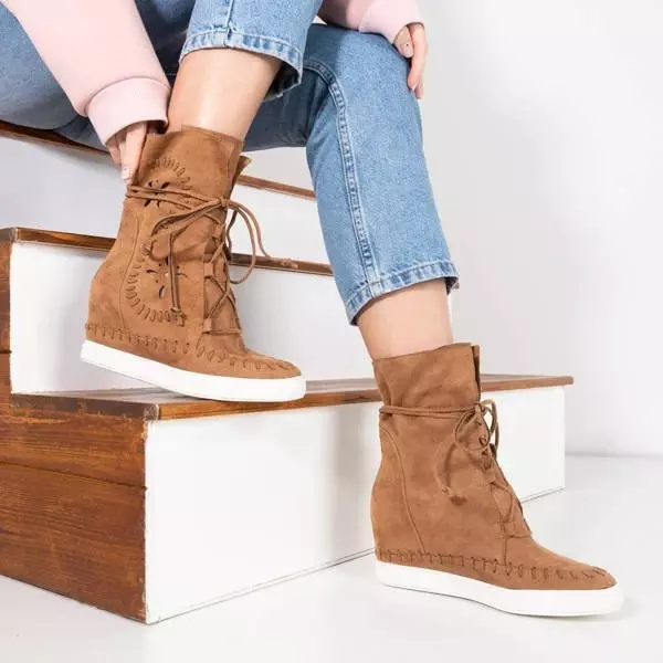 Brązowe sneakersy na krytym koturnie Cinta - Obuwie