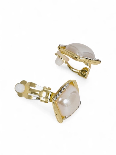 Clip-on women's pearl earrings