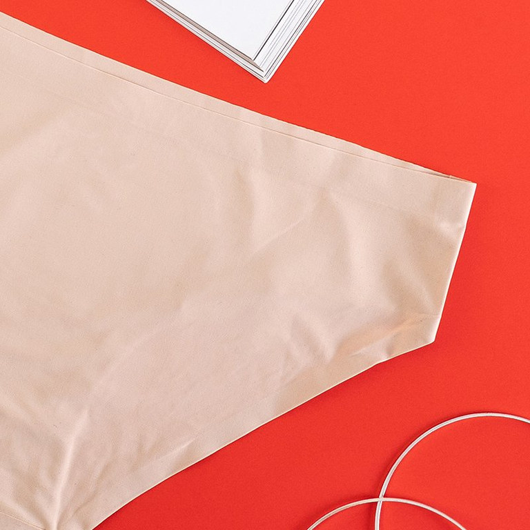 Бежевые женские бесшовные трусы