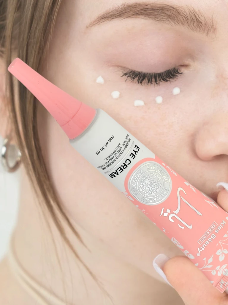 Krem hidratues përreth syve