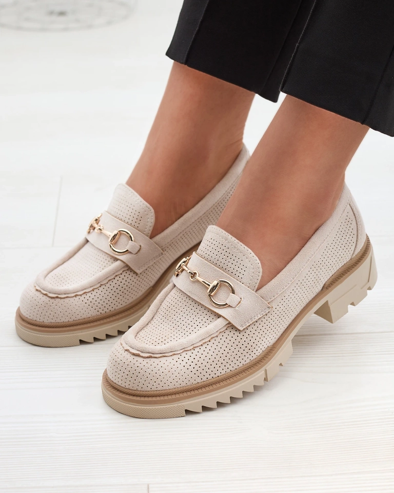 Krēmkrāsas ažūra sieviešu mokasīni ar ķēdīti Imerila - Apavi