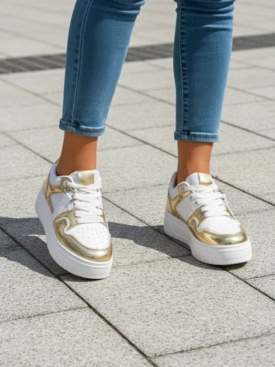 Damskie tenisówki 'Aurelia' złoto-białe na platformie 4 cm - styl i wygoda