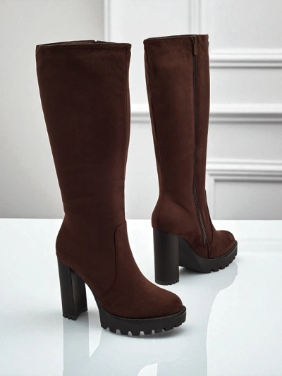 Džeimz bikses līdzi kneijem iz feika džamša līdzi blokam GaleNest