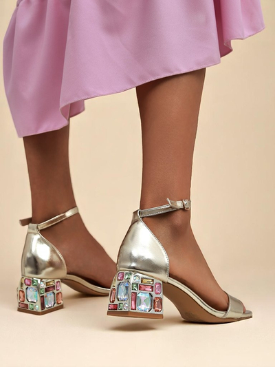 Elektra Aurelia – zelta sandales ar krāsainiem kristāliem uz papēža, 5,5 cm