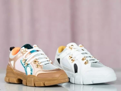 OUTLET Women's white sneakers with a thick sole Olyssotia - Footwear