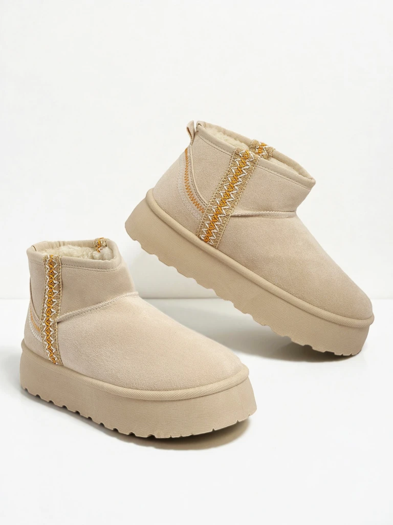 Short women's snow boots a'la Pravel