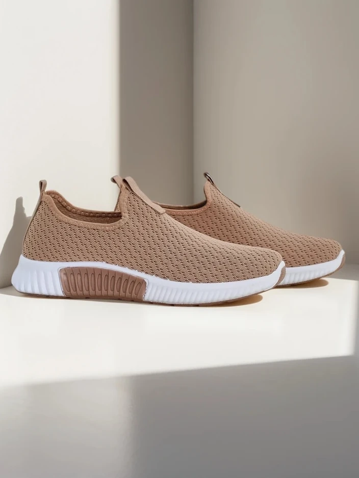 Damskie slip-ony Selene jasny brąz, tkanina, płaski obcas, komfort