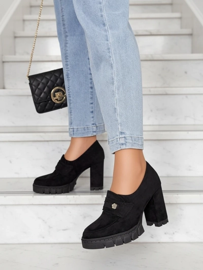 Elegantsed mustad Anitka ökonahast kingad