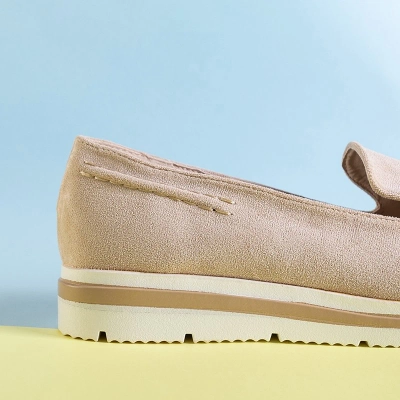 OUTLET Women's beige moccasins on a low wedge Dardariel - Shoes