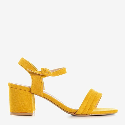 Mustard women's sandals on a low post Niusty - Footwear