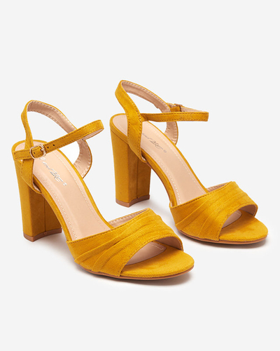 Women's sandals on a post in mustard Garroti - Footwear