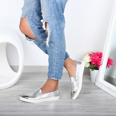 Srebrne slip on z lakierowanym noskiem - Obuwie
