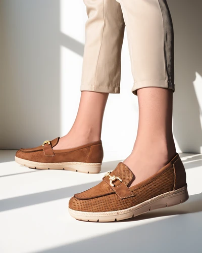 Royalfashion Sieviešu zemas kurpes ar dekorāciju uz purna