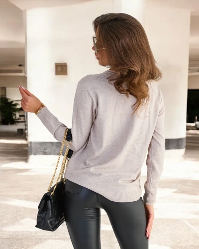 Royalfashion Бежево-серый женский свитер с вырезом сердечком