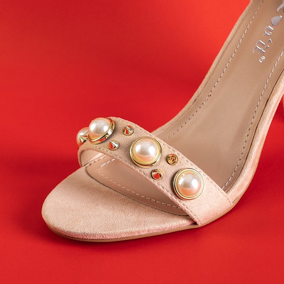 Beige women's sandals on a post with Luten pearls - Footwear