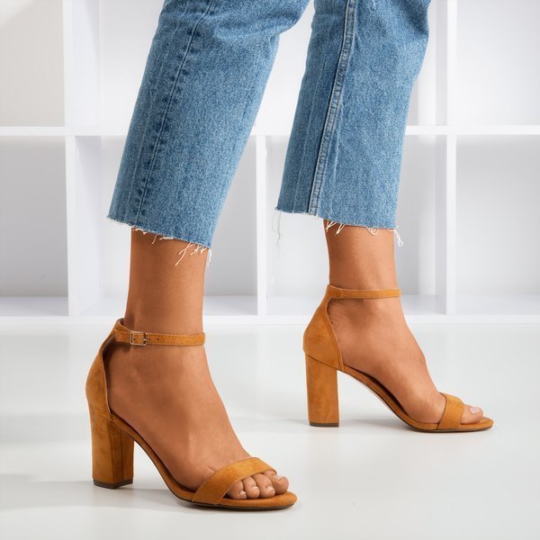 OUTLET Brown women's sandals on a Sweet Honey post - Footwear