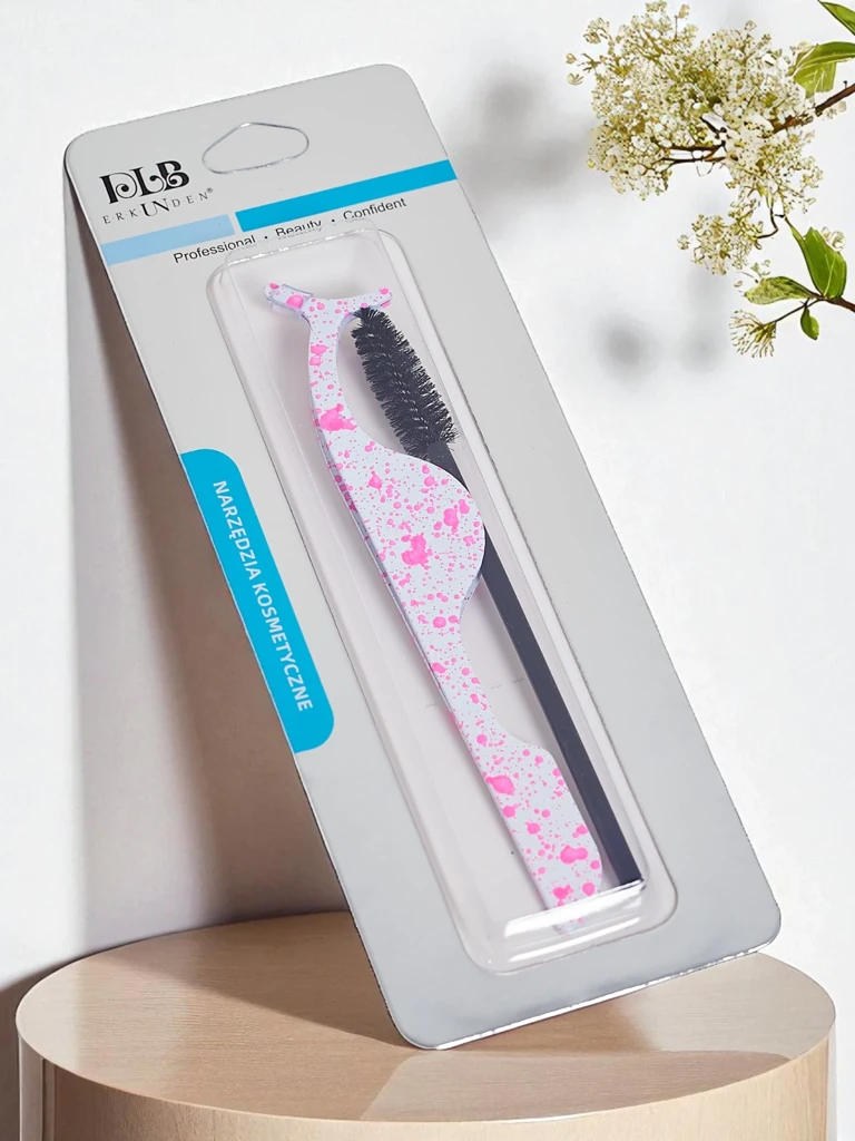 Eyelash styling set – tweezers for false eyelashes and brush