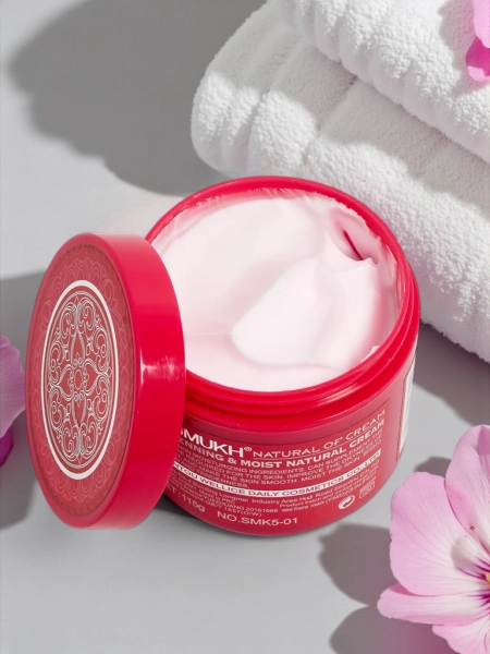 Face and Neck Cream with Brightening and Moisturizing Effect Deep Pink