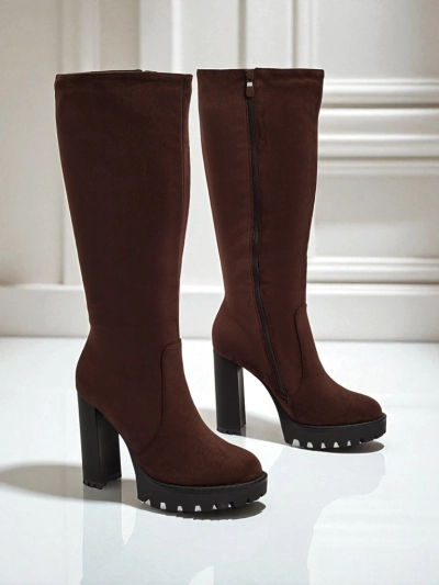 Džeimz bikses līdzi kneijem iz feika džamša līdzi blokam GaleNest