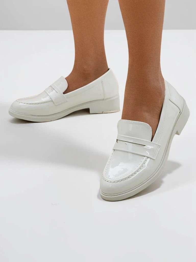 Royalfashion Sieviešu lakoti mokasīni Aylay