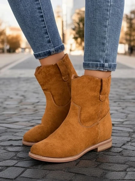 Brūni puszābaki a'la kovboju zābaki uz iekštelpu ķīļa Jelluma - Apavi