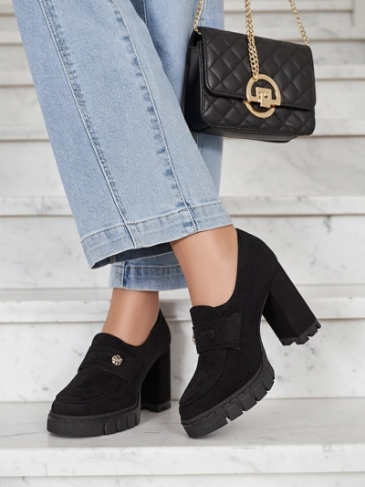 Elegantsed mustad Anitka ökonahast kingad