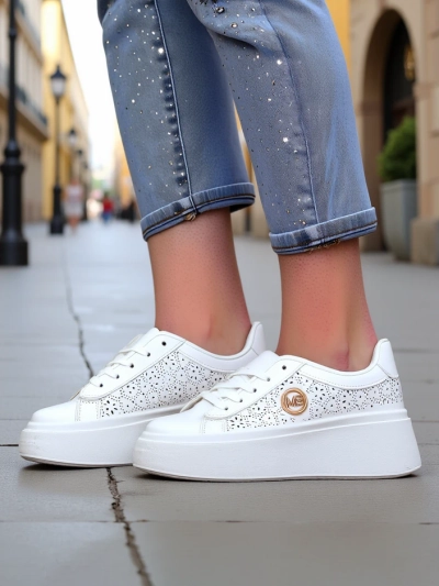 Sneakers-at e femrave Aelia Royalfashion në platformë të bardha të ajrosura ecru