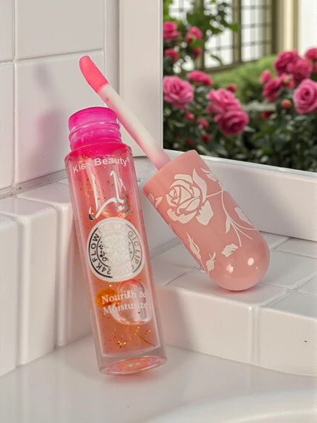 Lūpų blizgesys su blizgučiais, keičiantis spalvą