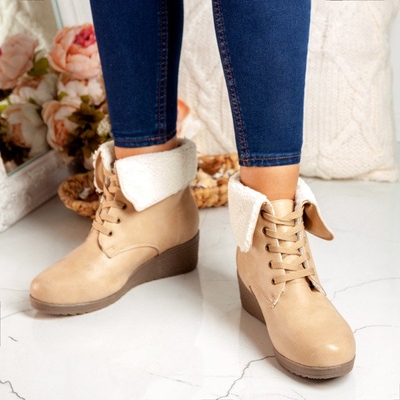 Beige boots with a sheepskin wedge Osen - Shoes