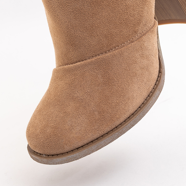 Gaiši brūni sieviešu zābaki ar izgriezumiem Plinara - Apavi