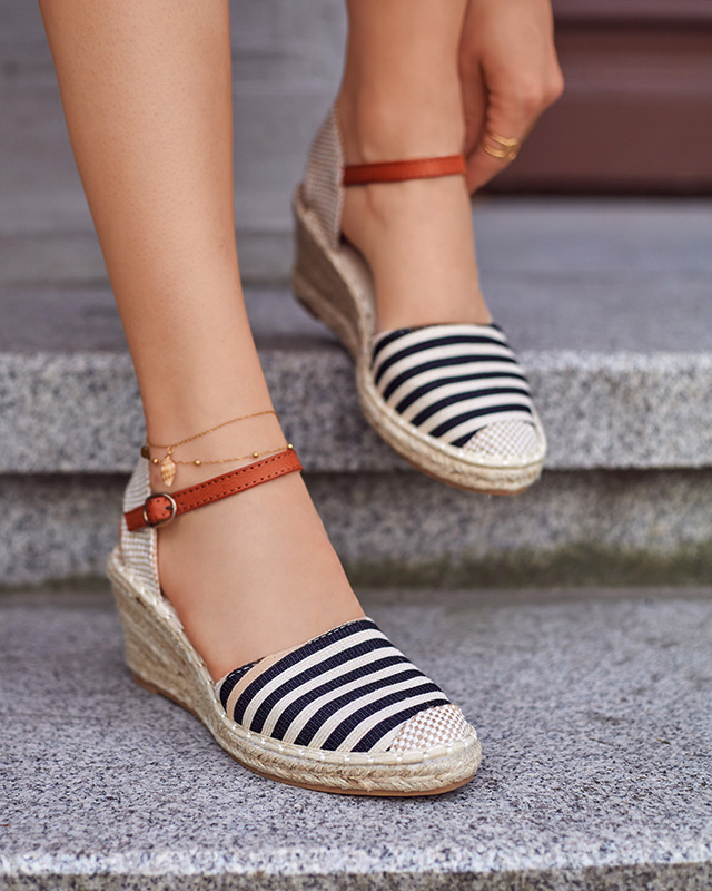 Sieviešu melnas espadrilas ar svītrām uz Mecera ķīļa - kurpes