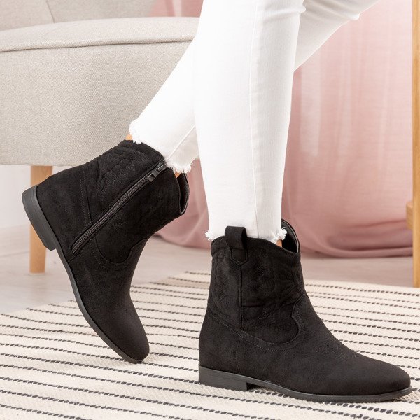 Czarne kowbojki na krytym koturnie Yuki - Obuwie