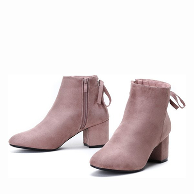 Botki z kokardką w kolorze brudnego różu na słupku Leila - Obuwie