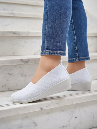 Biały Kwiat Thermis - Stylish Women's Wedge Shoes