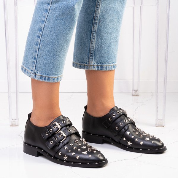 Black shoes with Itales decorations - Footwear